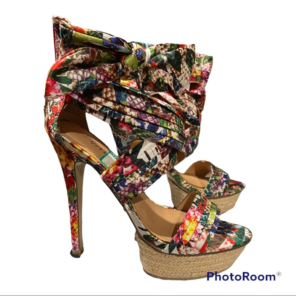 Summer sandals in Floral Print